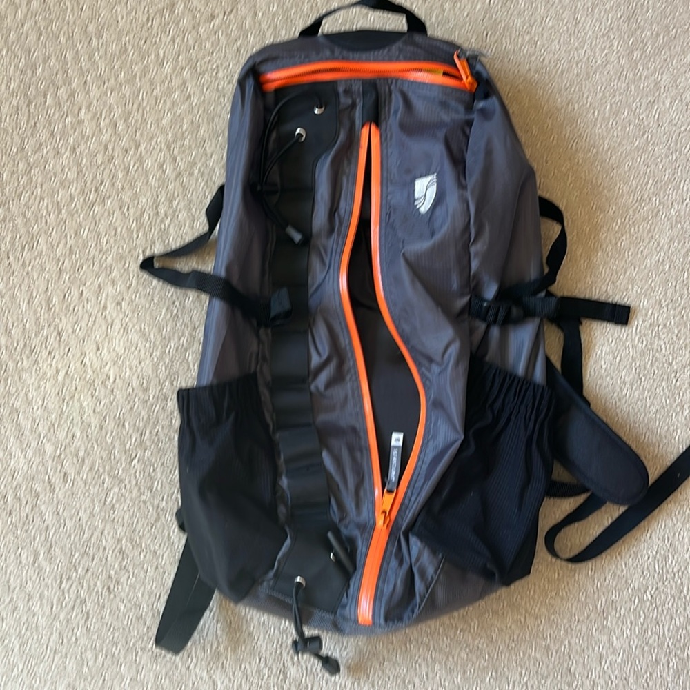 Lightweight day pack, zipper top zipper front side pockets